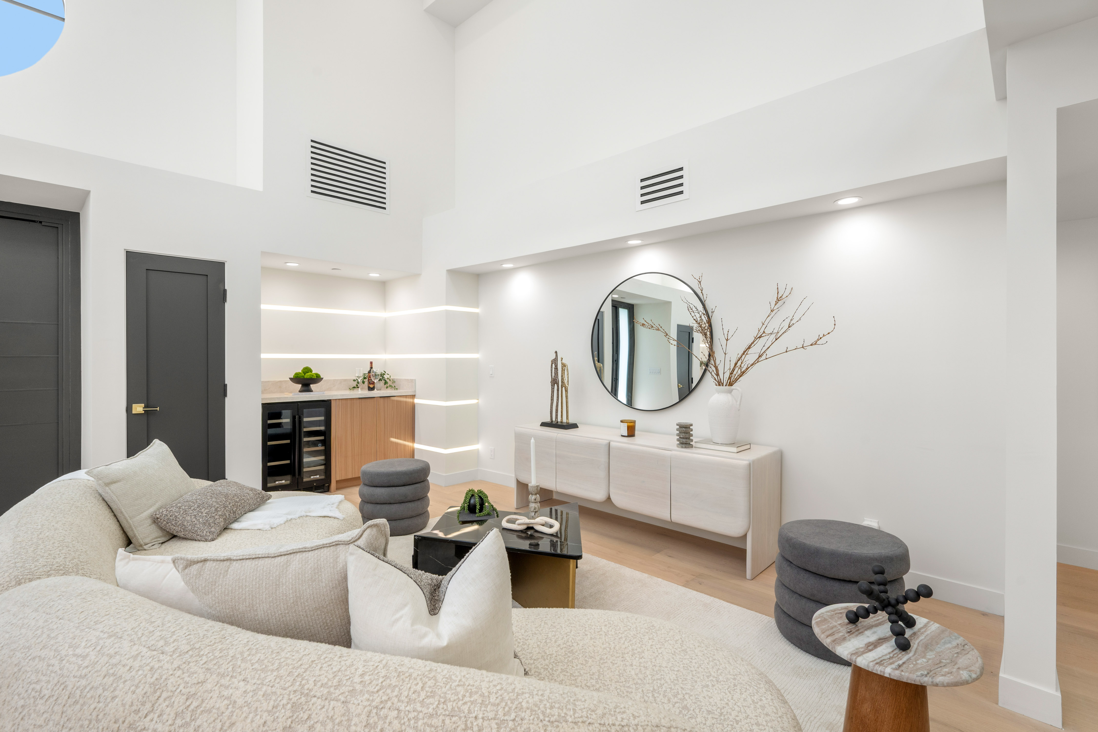 North Hollywood - Image 3